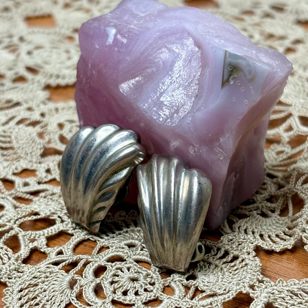 Vintage Sterling Colibri Shell Clip On Earrings